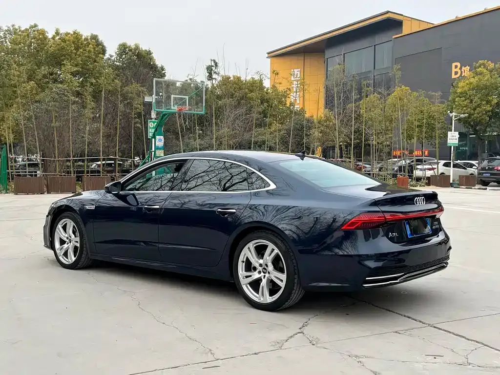 Audi A7L — фото 7
