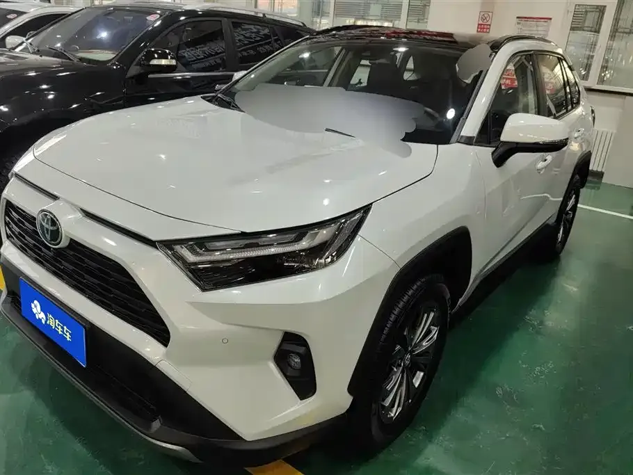 Toyota RAV4 — фото 1