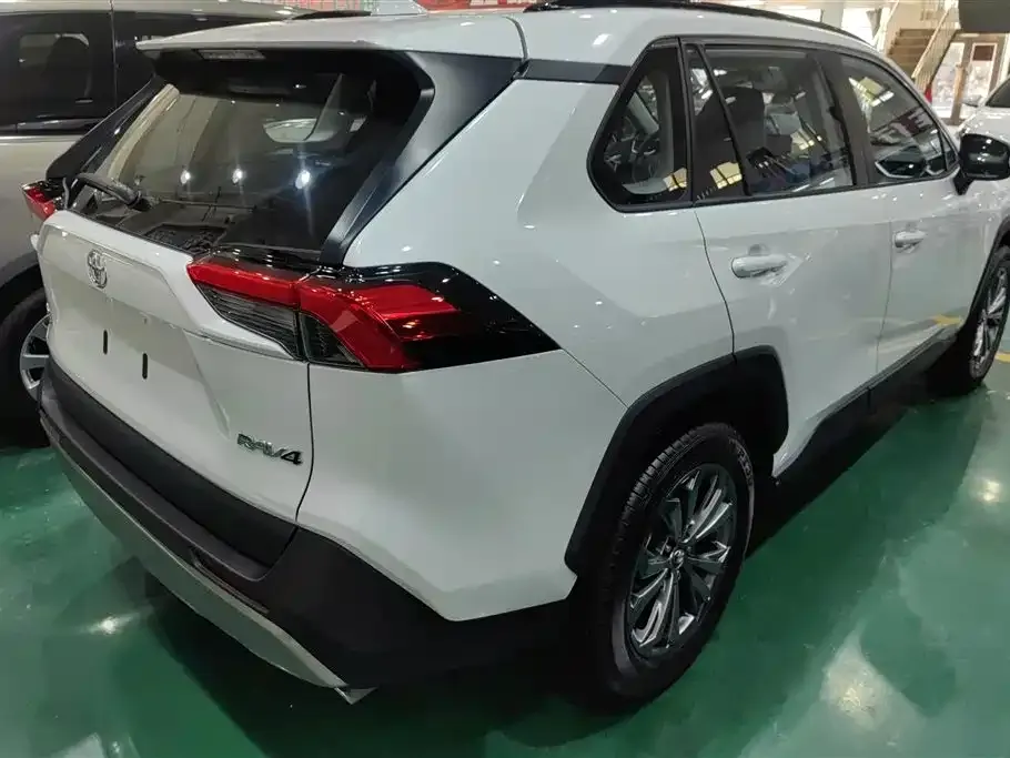 Toyota RAV4 — фото 3