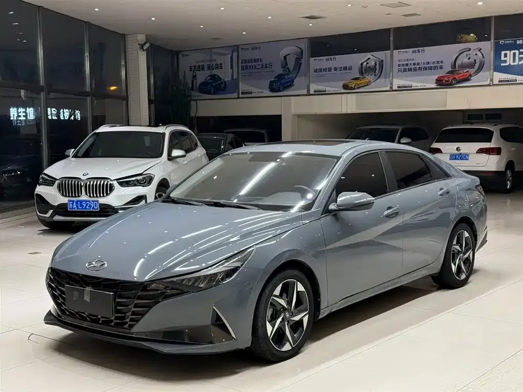 Hyundai Elantra — фото 1