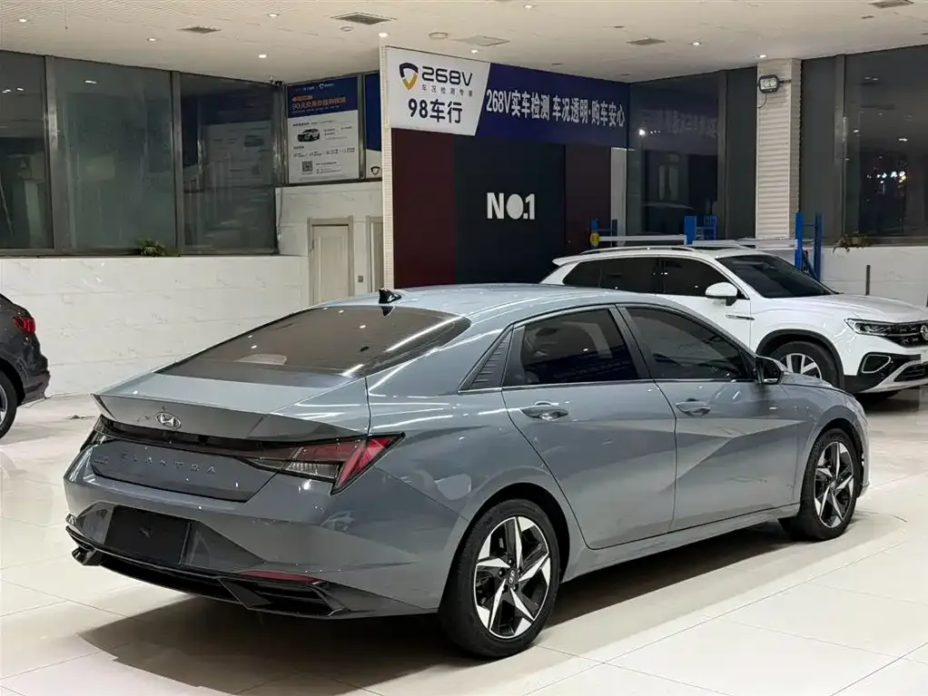 Hyundai Elantra — фото 2