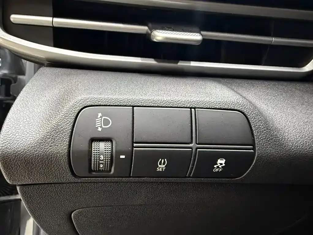 Hyundai Elantra — фото 10