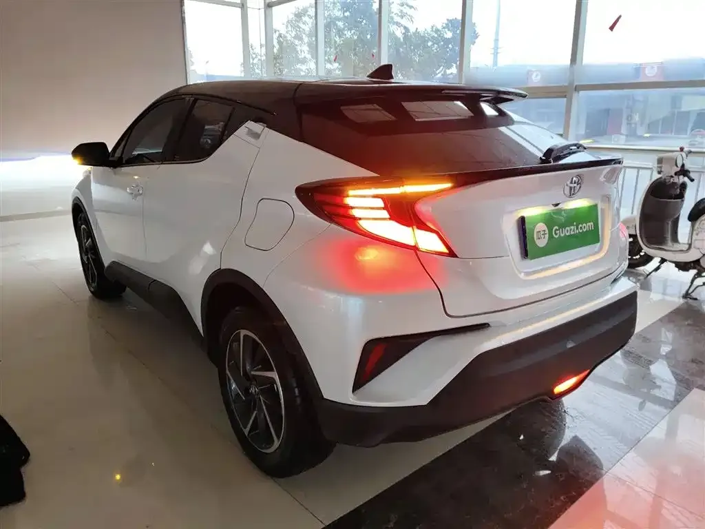 Toyota C-HR — фото 3