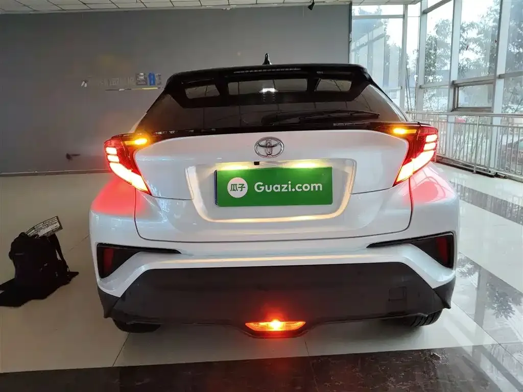 Toyota C-HR — фото 9