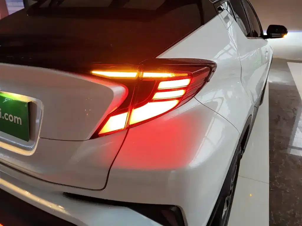 Toyota C-HR — фото 2