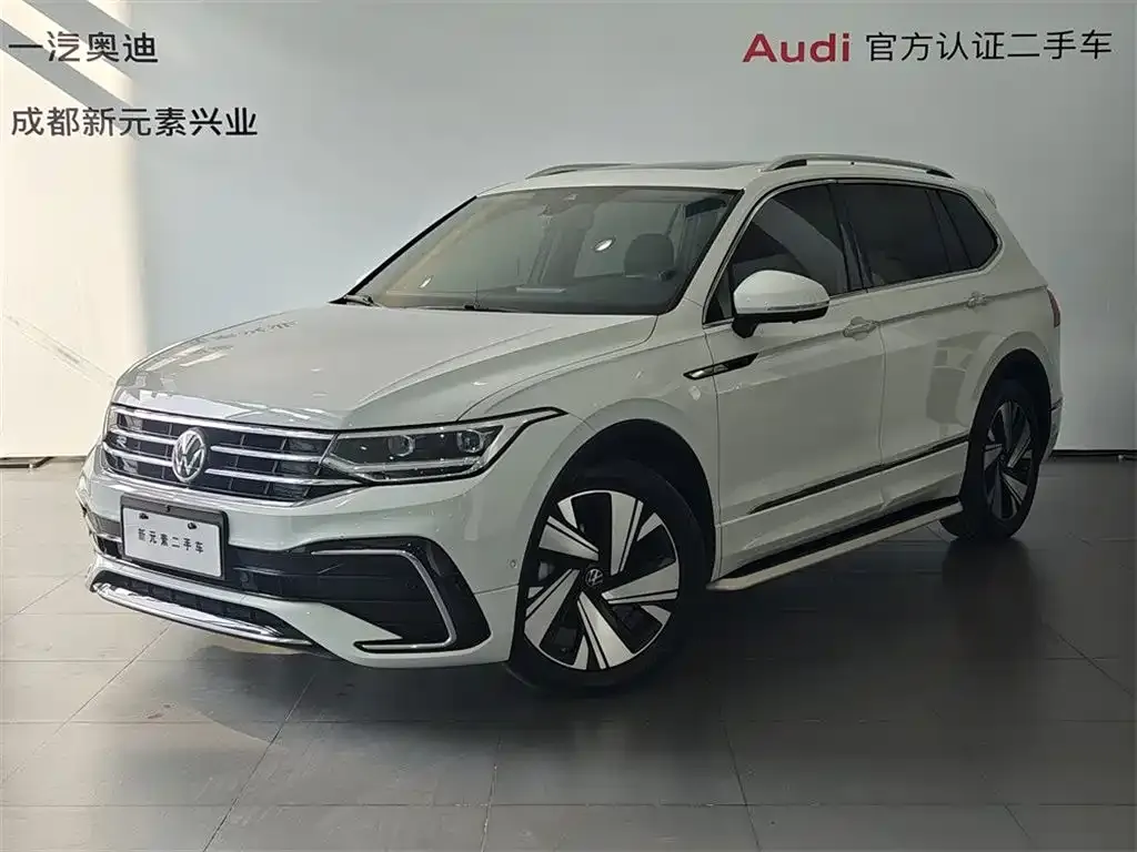 Volkswagen Tiguan L — фото 1
