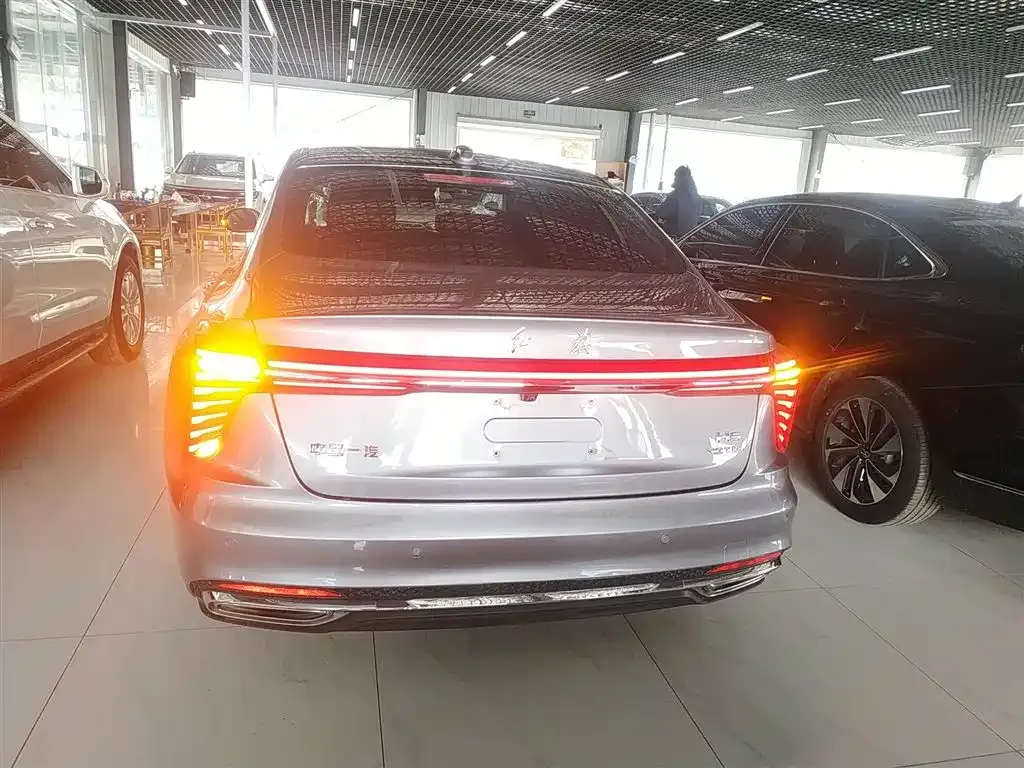 Hongqi H5 — фото 2