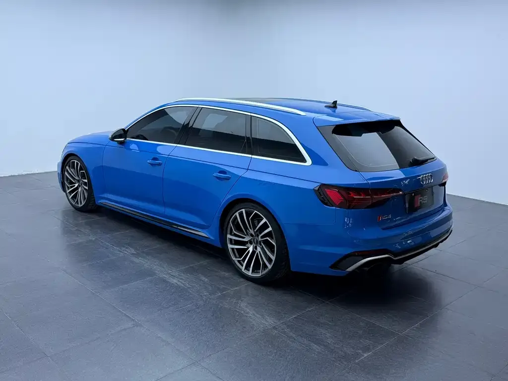 Audi RS 4 — фото 7