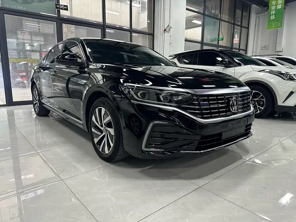 Volkswagen Passat New Energy — фото 10