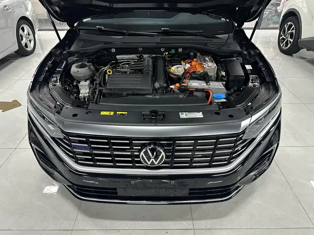 Volkswagen Passat New Energy — фото 3