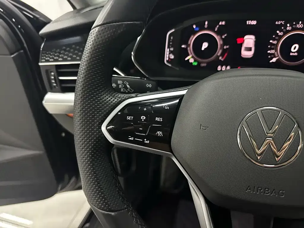 Volkswagen Passat New Energy — фото 8