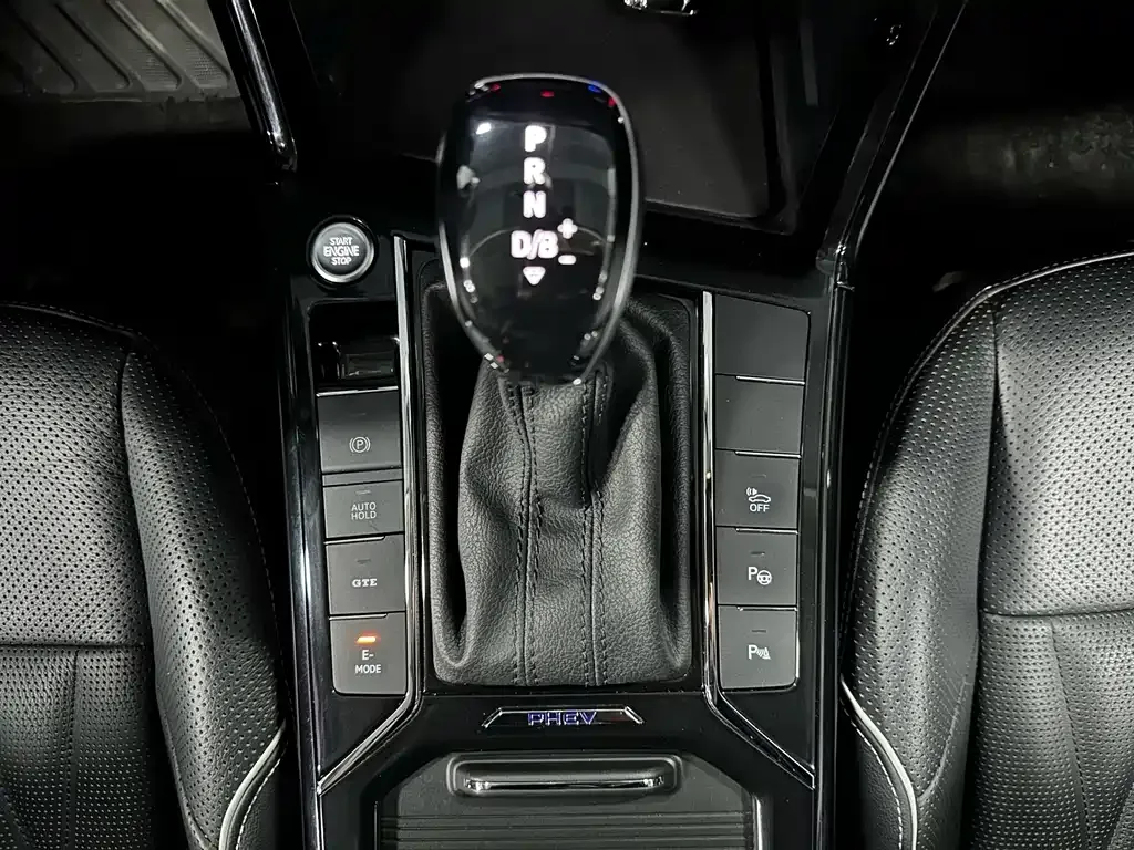 Volkswagen Passat New Energy — фото 4