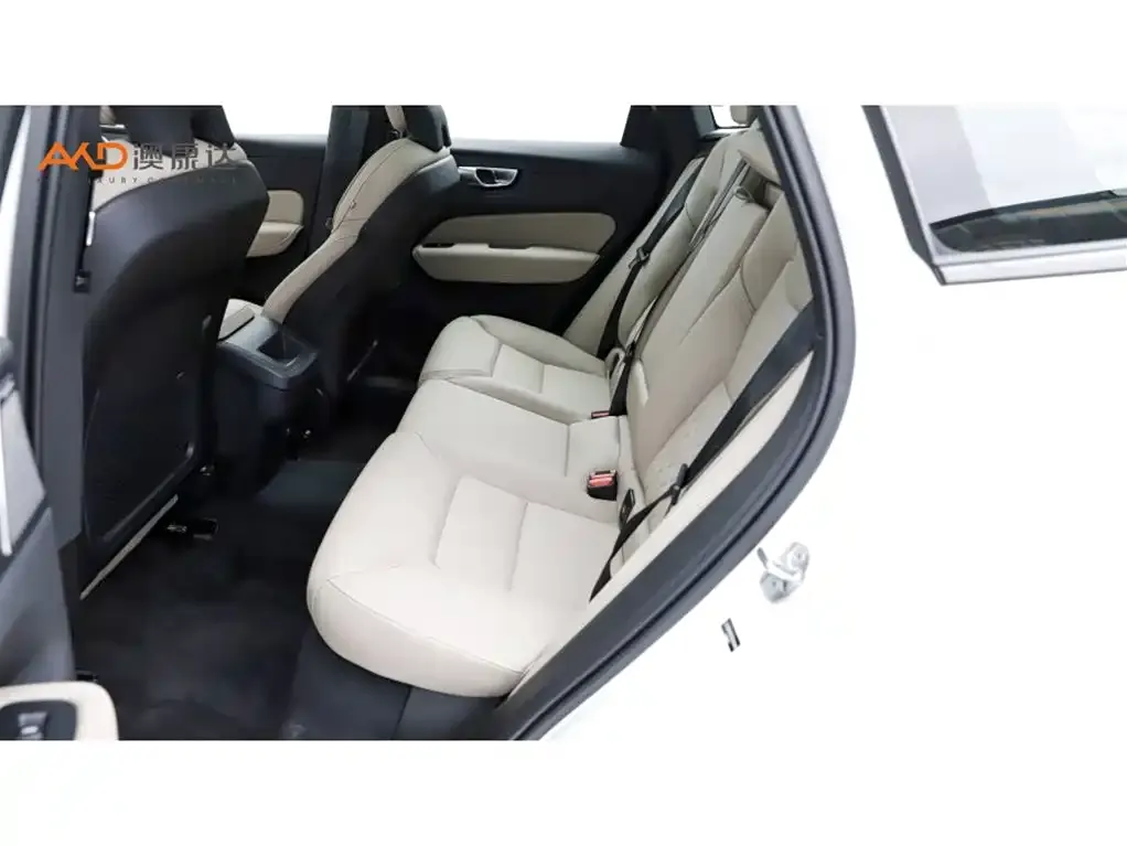 Volvo XC60 — фото 10