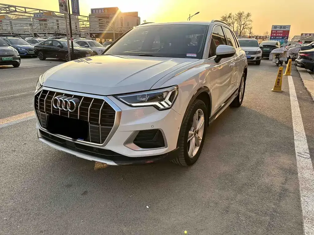 Audi Q3 — фото 1