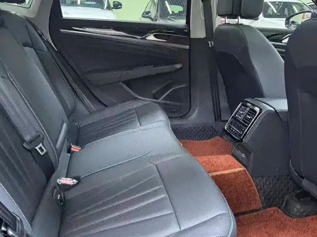 Volkswagen Passat — фото 6