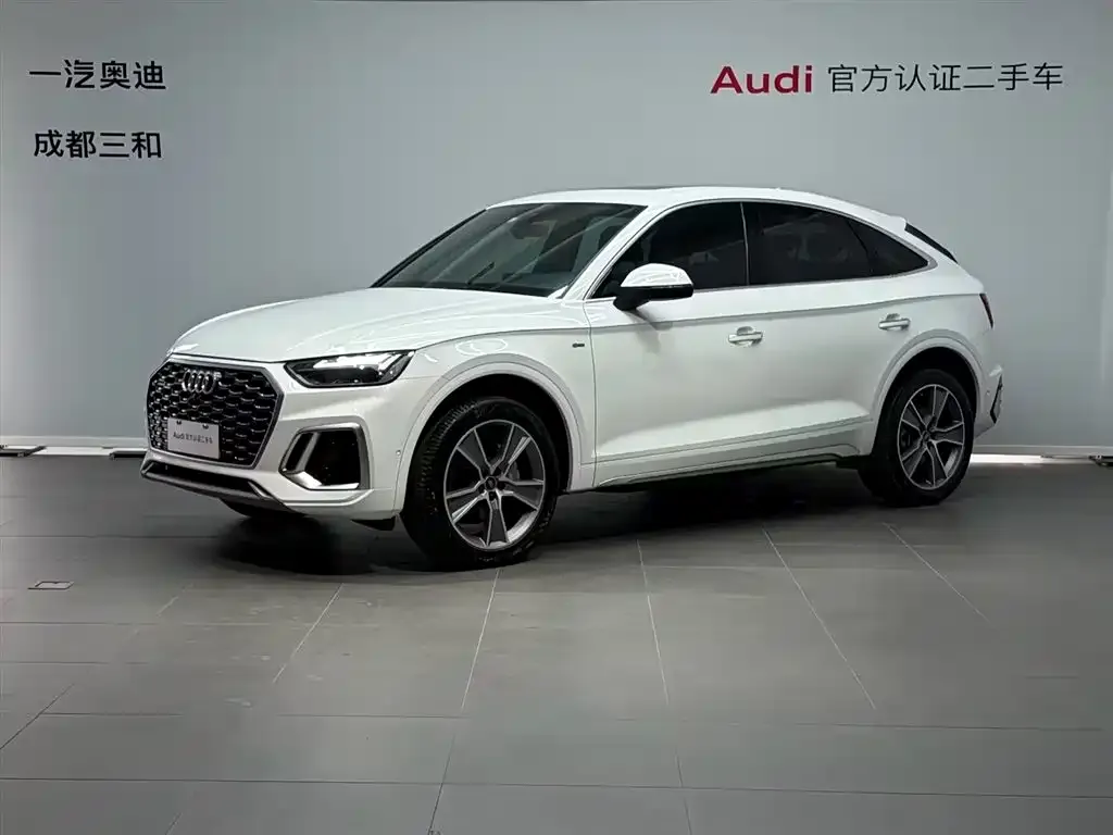 Audi Q5L Sportback — фото 1