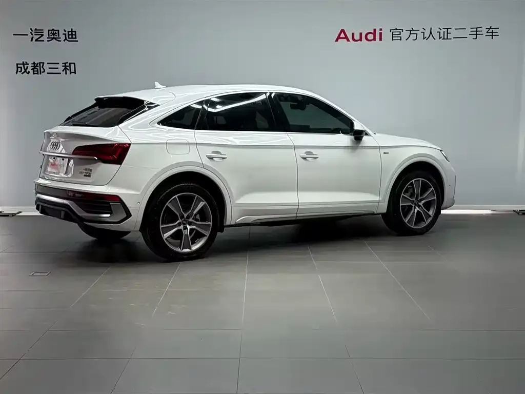 Audi Q5L Sportback — фото 9