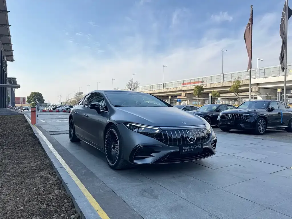 Mercedes-Benz EQS AMG — фото 10