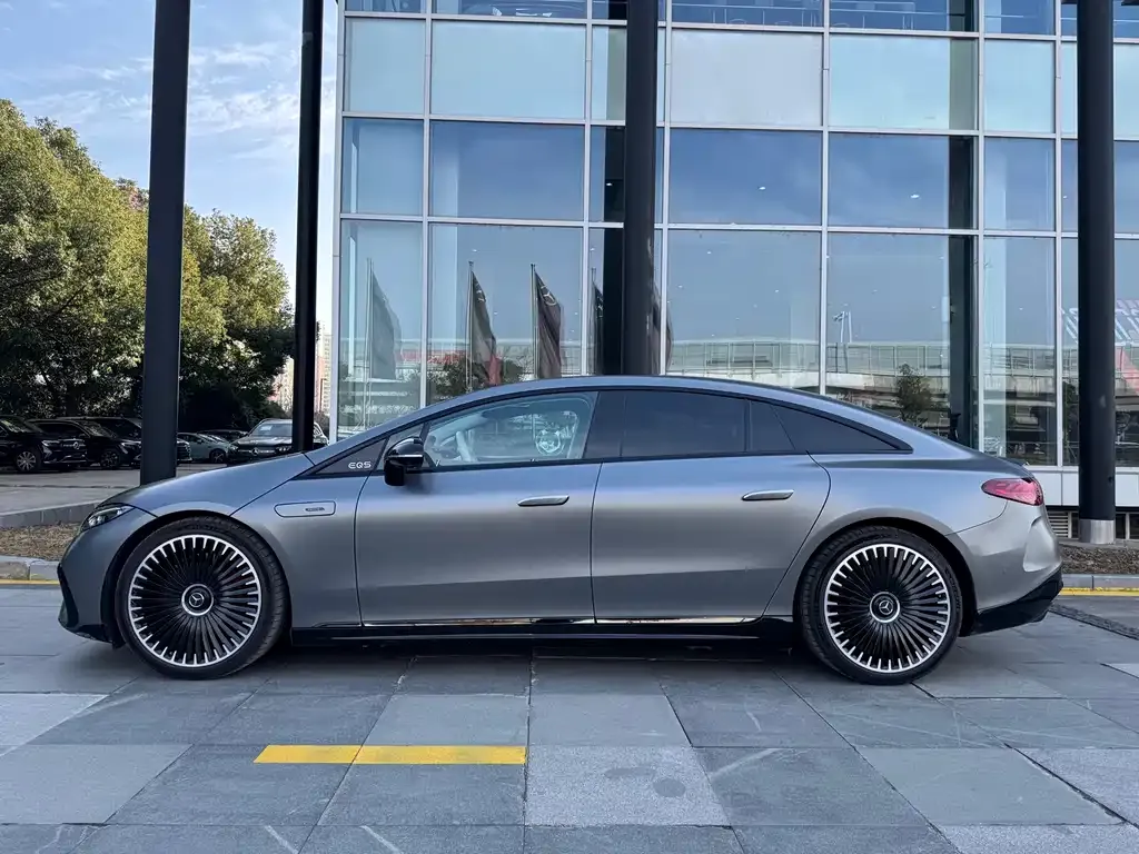 Mercedes-Benz EQS AMG — фото 6