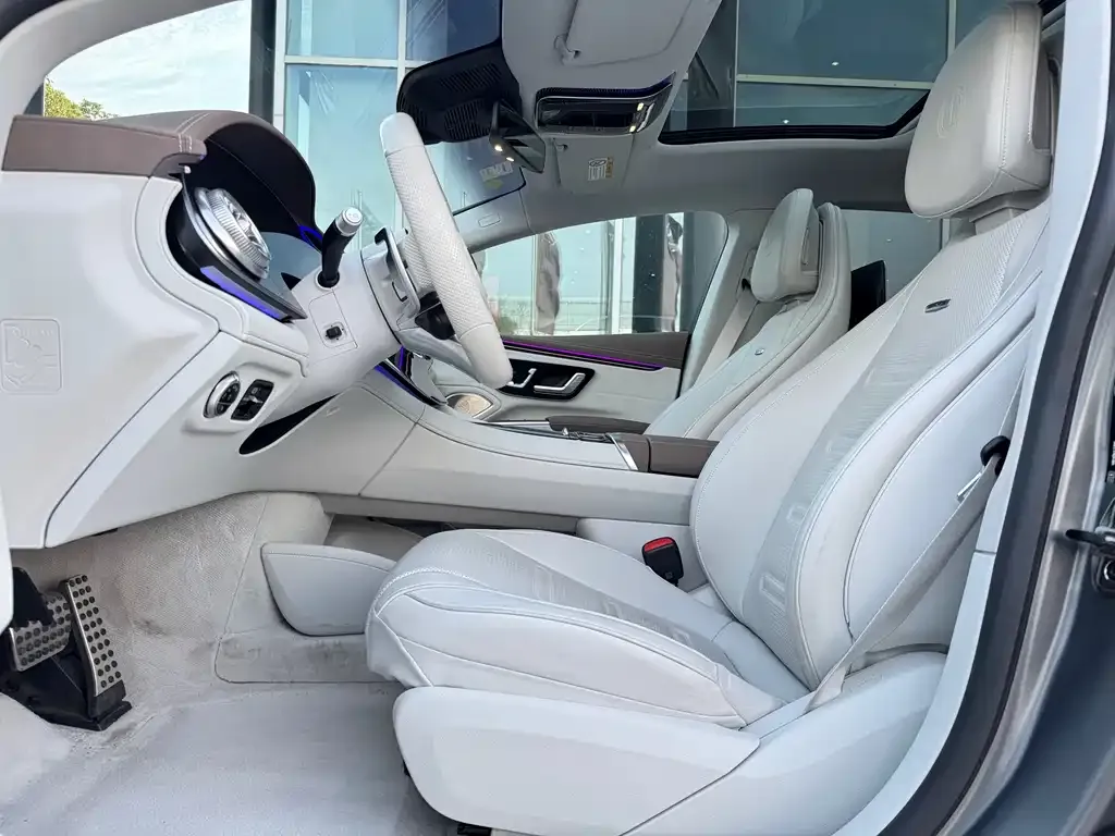 Mercedes-Benz EQS AMG — фото 9