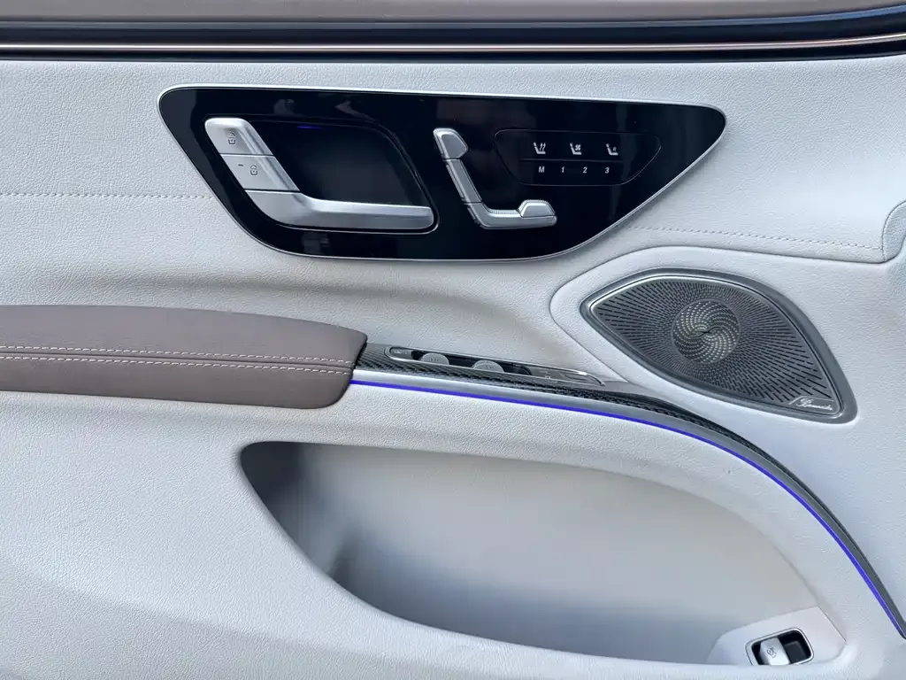 Mercedes-Benz EQS AMG — фото 8