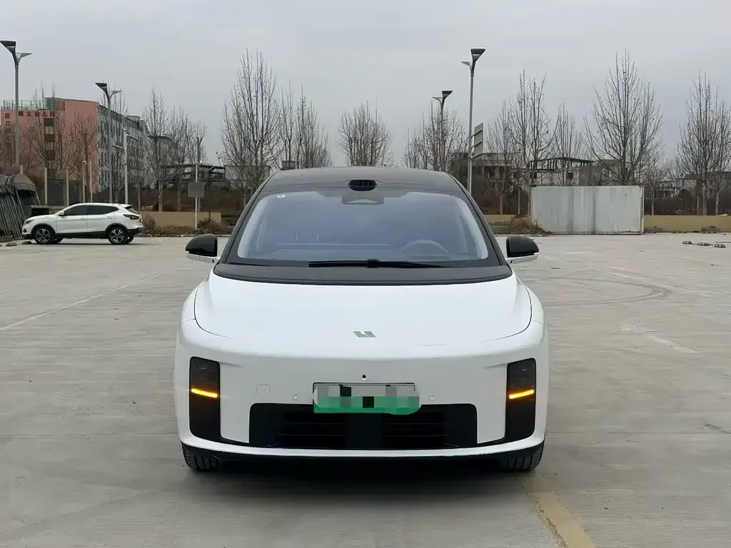 Li Auto i8 — фото 5
