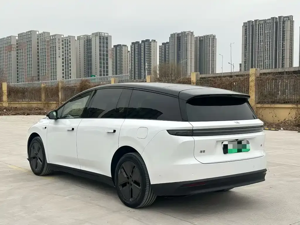 Li Auto i8 — фото 3
