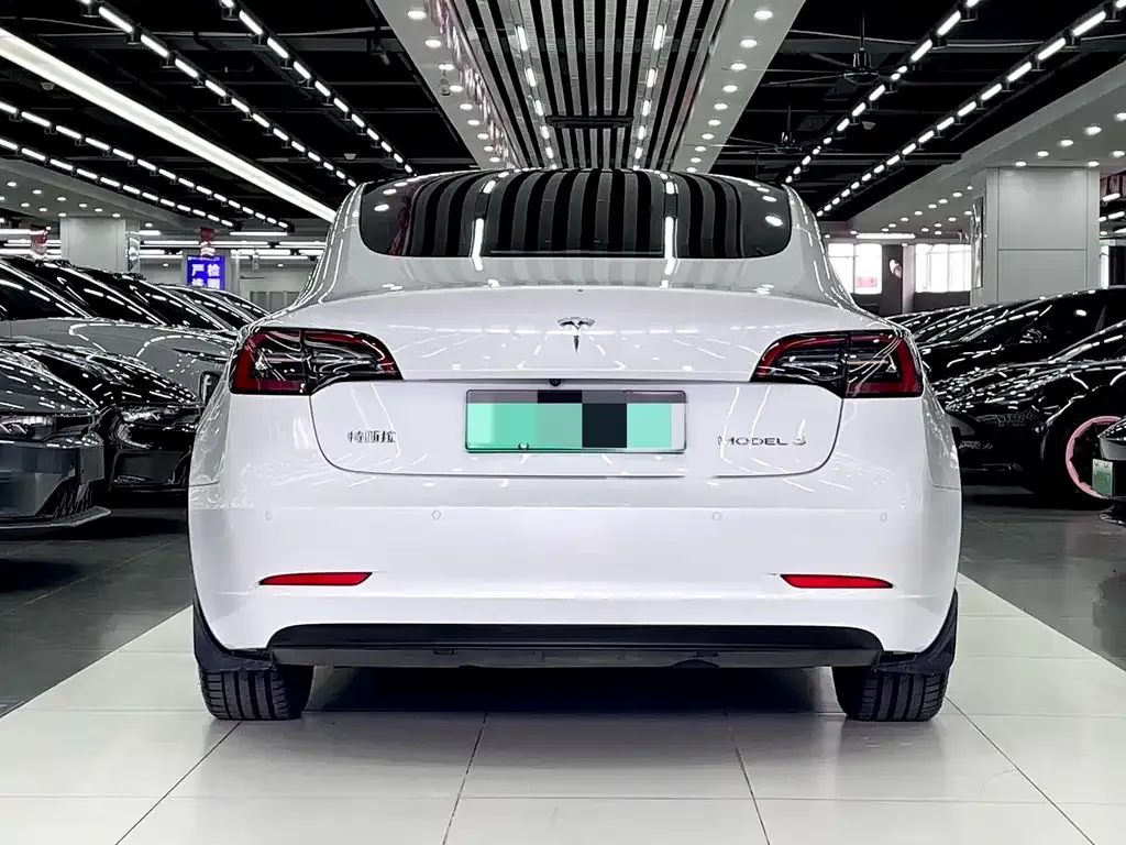 Tesla Model 3 — фото 3