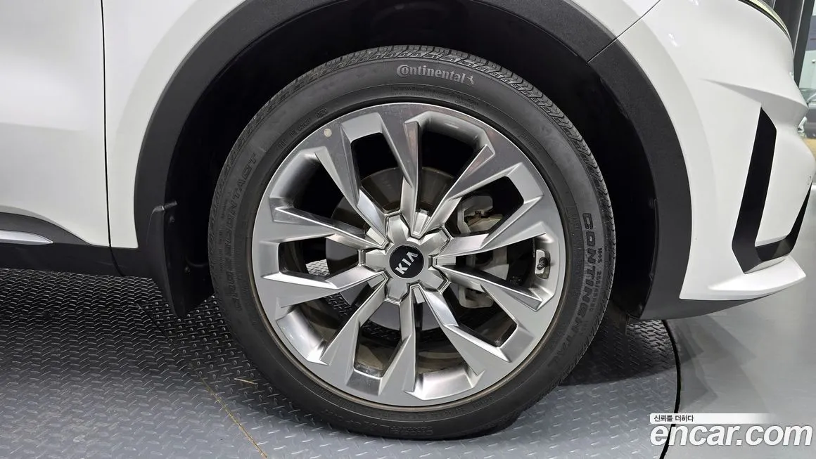 Kia Sorento — фото 10