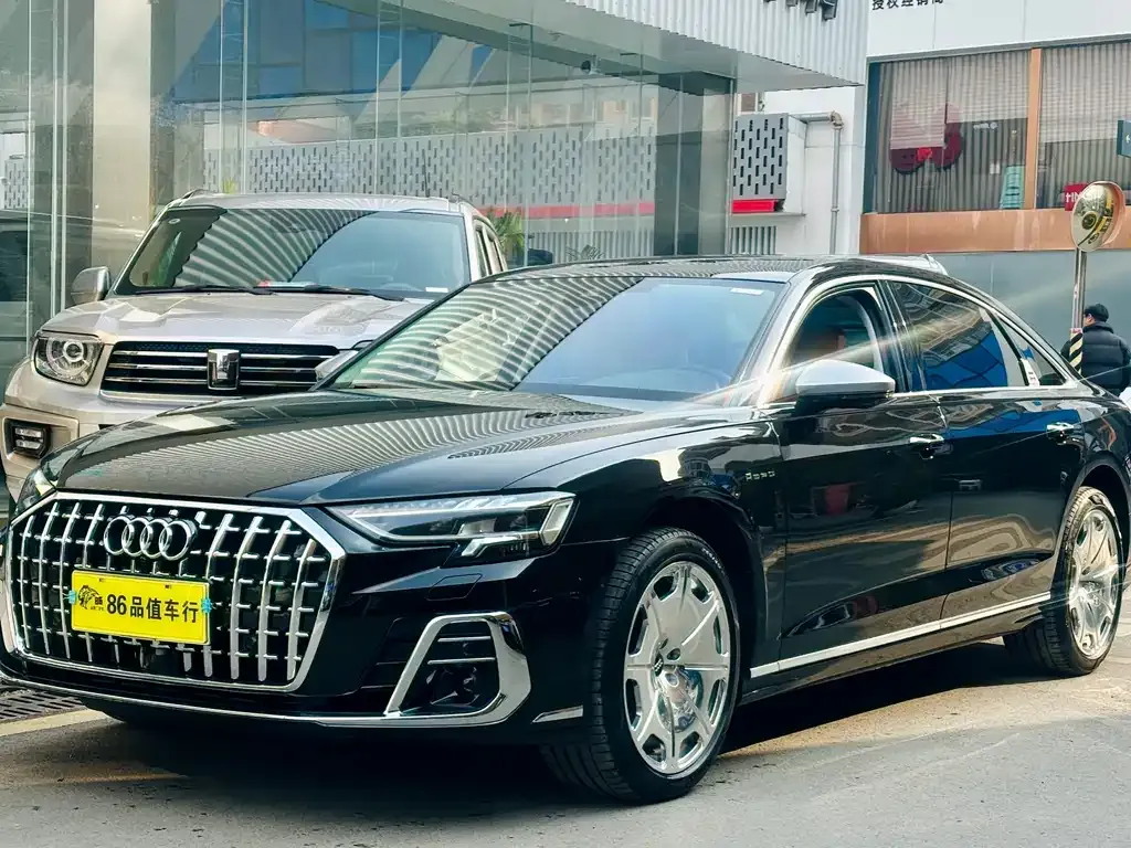 Audi A8 — фото 1
