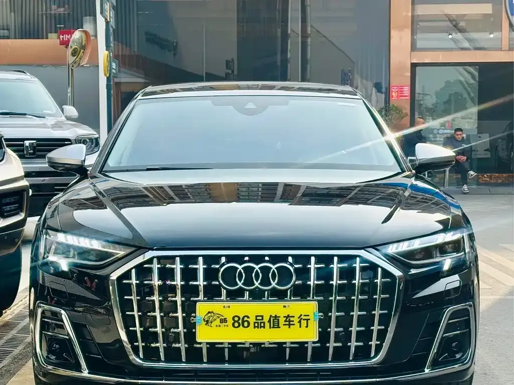 Audi A8 — фото 2