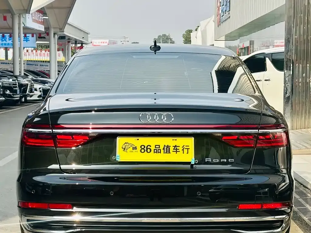 Audi A8 — фото 3
