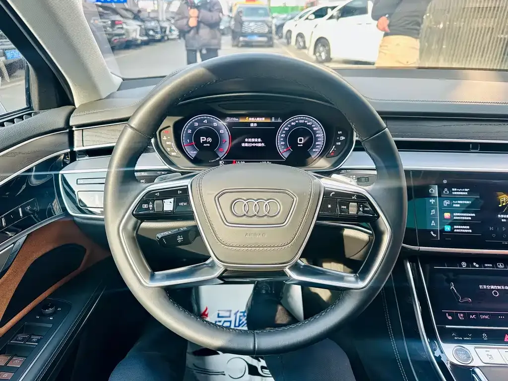 Audi A8 — фото 4