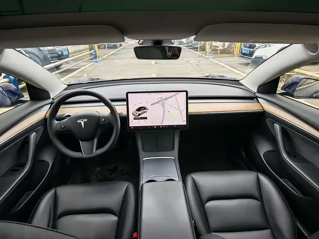 Tesla Model 3 — фото 2