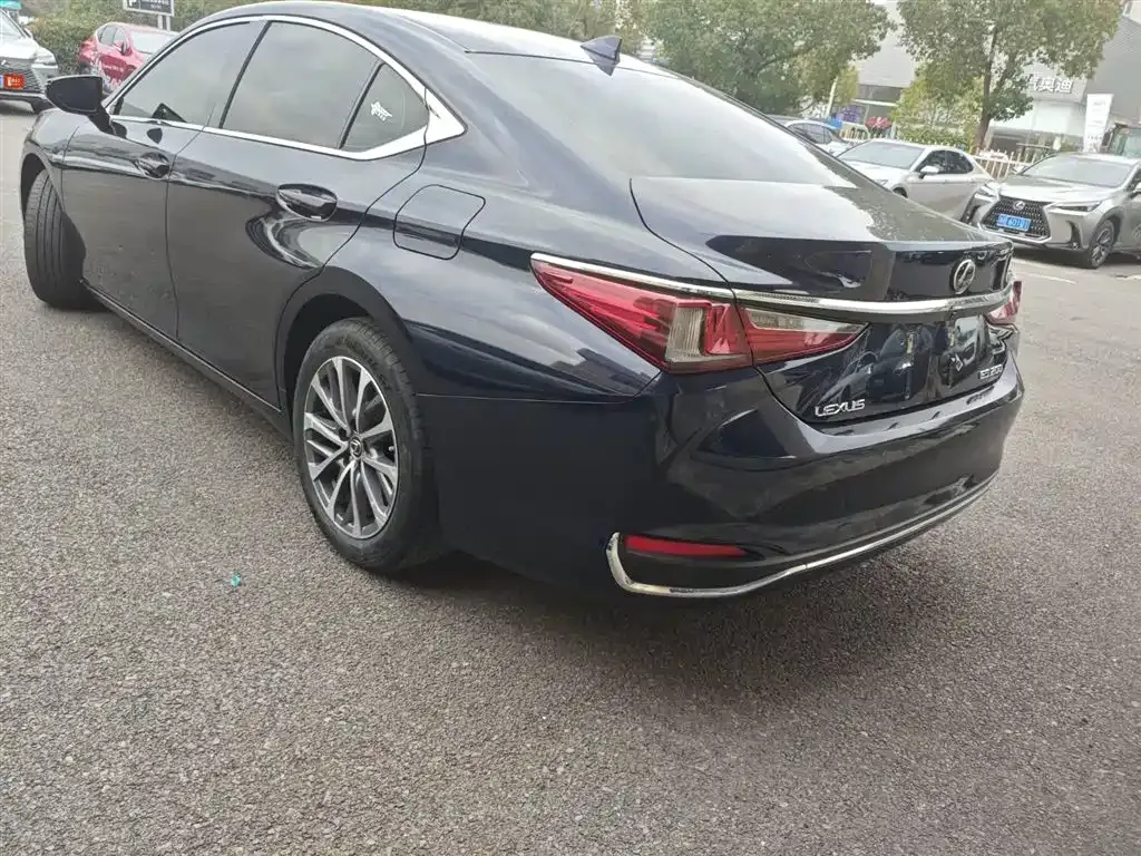 Lexus ES — фото 9