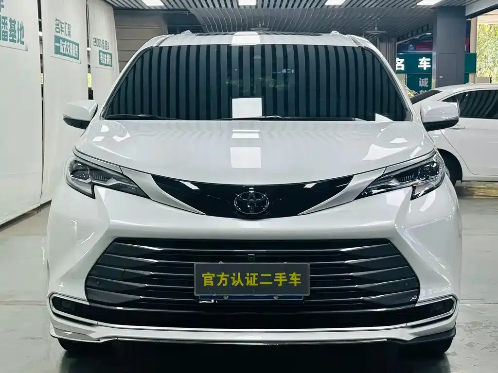 Toyota Sienna — фото 2