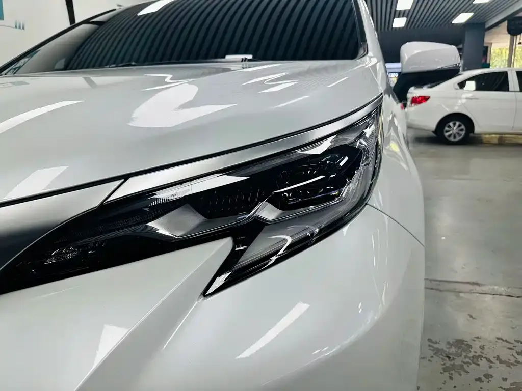 Toyota Sienna — фото 7