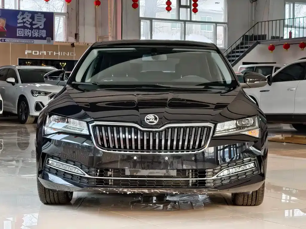 Skoda Superb — фото 1