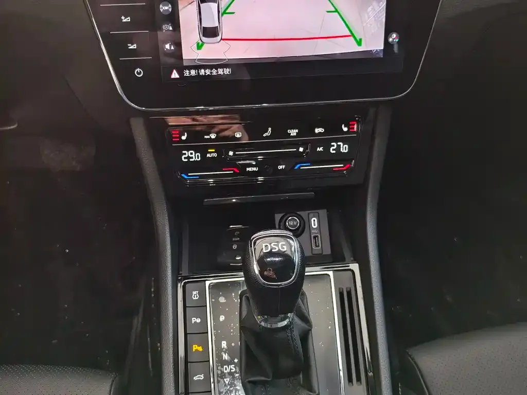Skoda Superb — фото 8