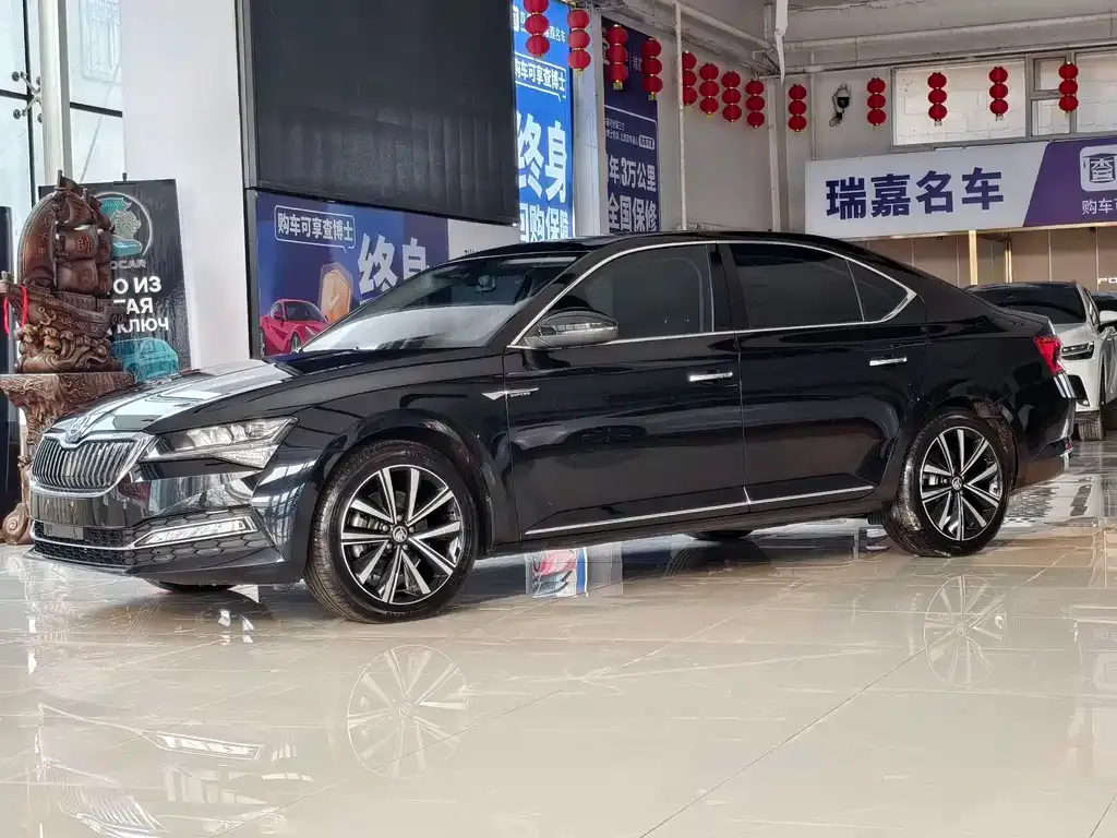 Skoda Superb — фото 10