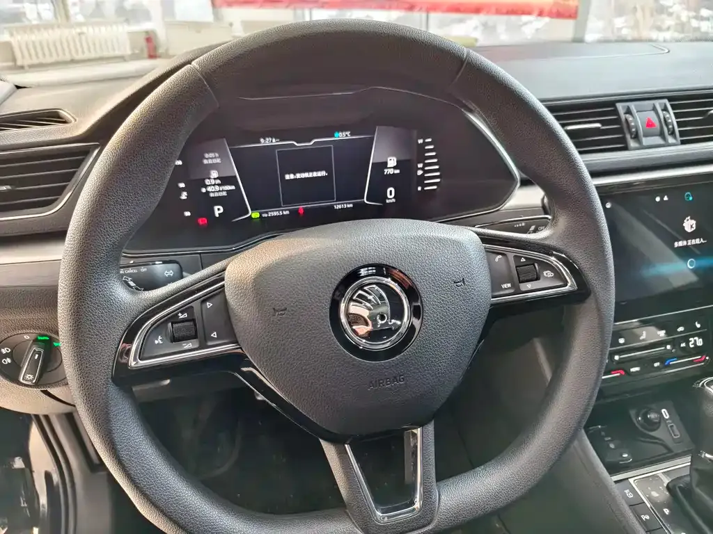 Skoda Superb — фото 9