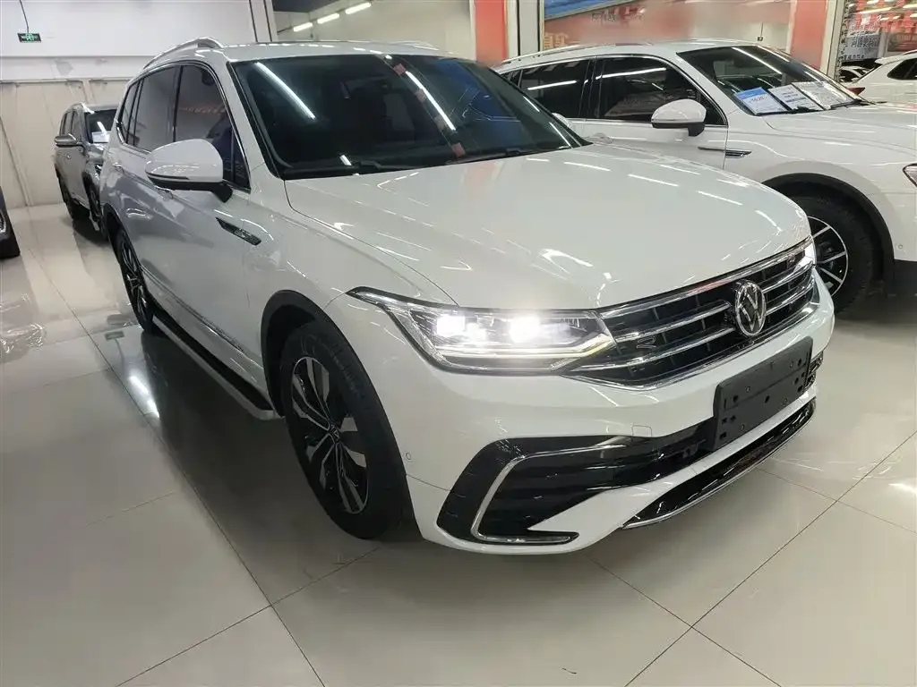 Volkswagen Tiguan L — фото 4