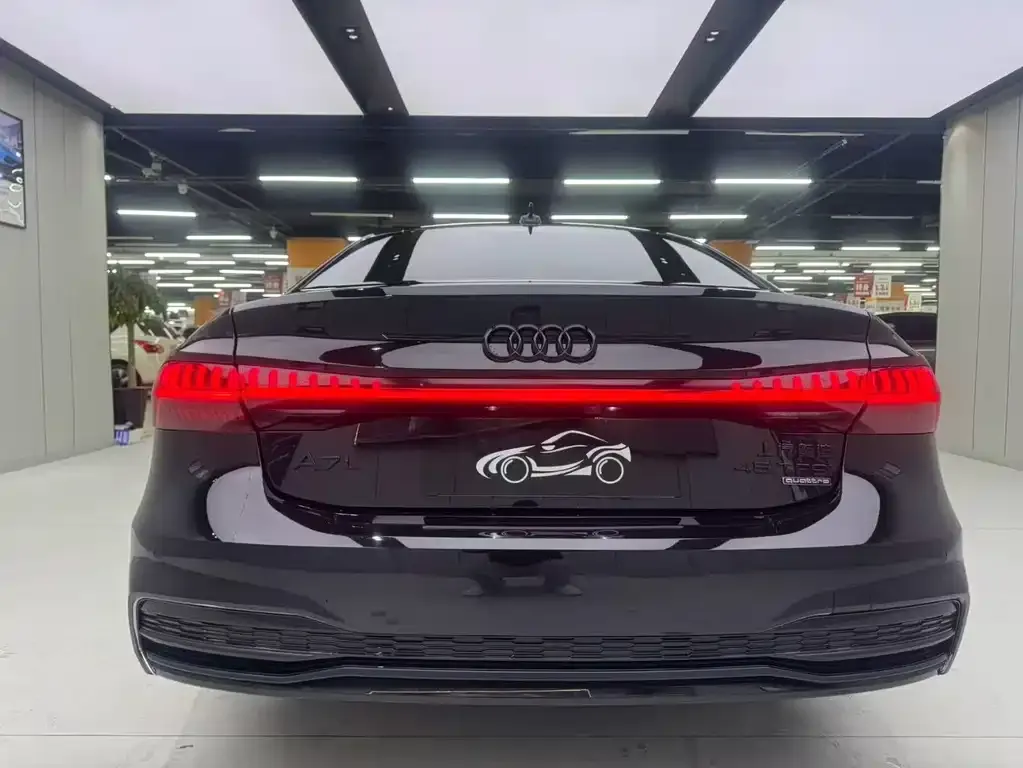 Audi A7L — фото 2