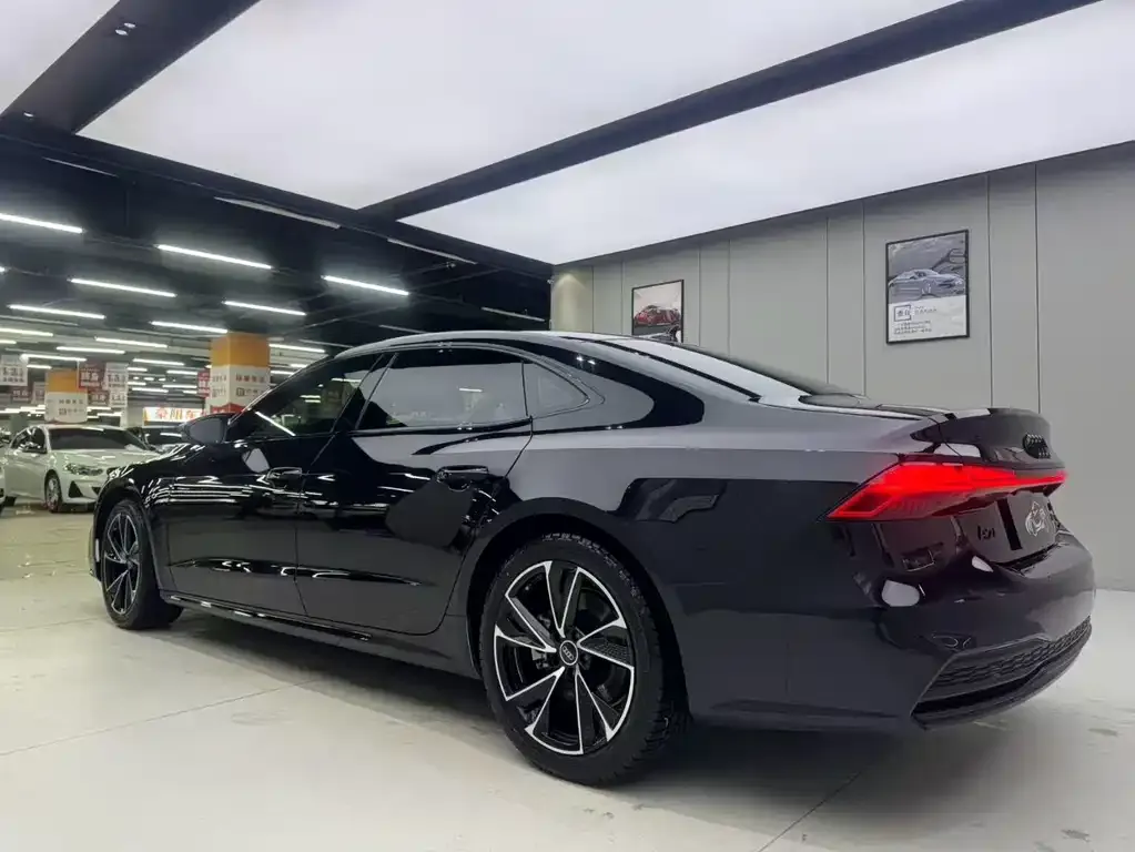 Audi A7L — фото 5