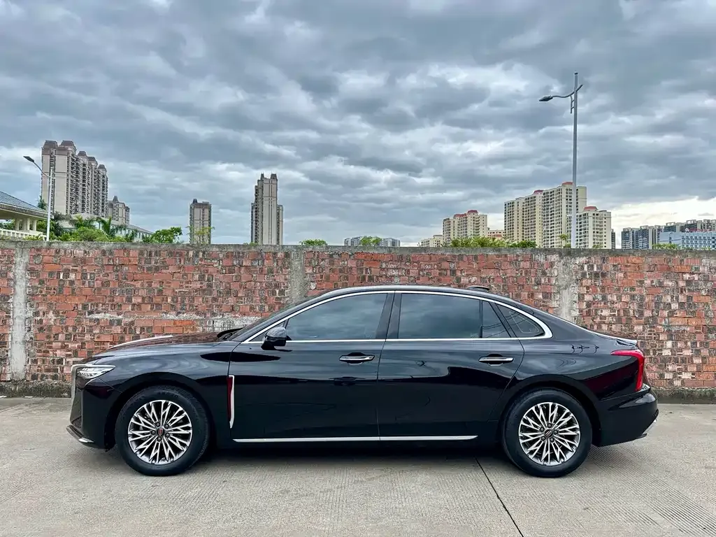 Hongqi H5 — фото 2