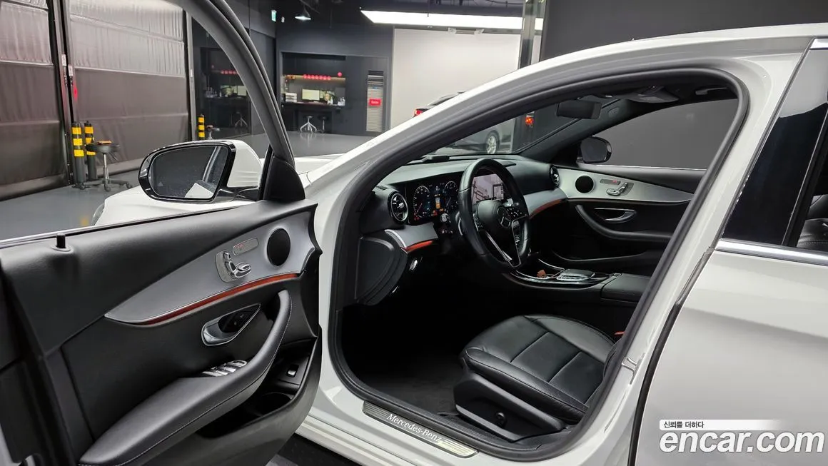 Mercedes-Benz E-Class — фото 10