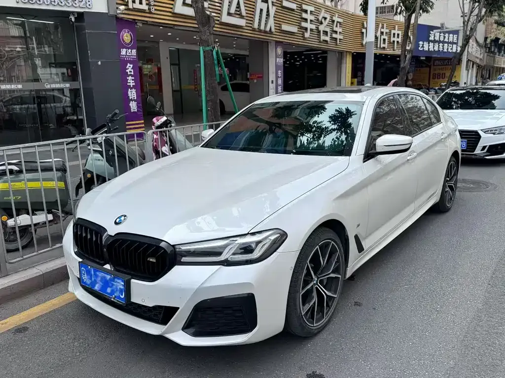 BMW 5 Series — фото 1
