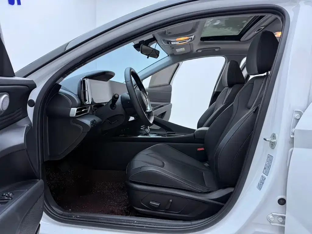 Hyundai Elantra — фото 6