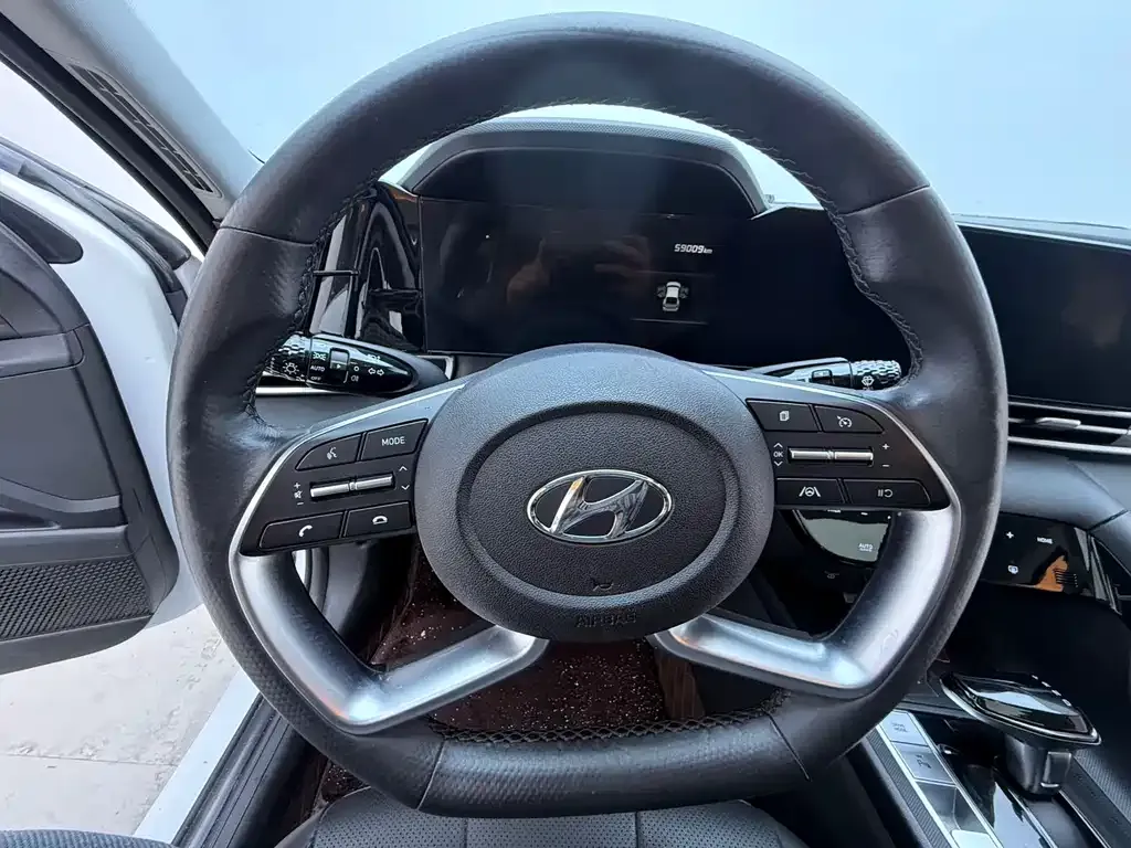 Hyundai Elantra — фото 8