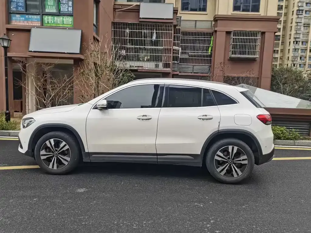 Mercedes-Benz GLA — фото 10